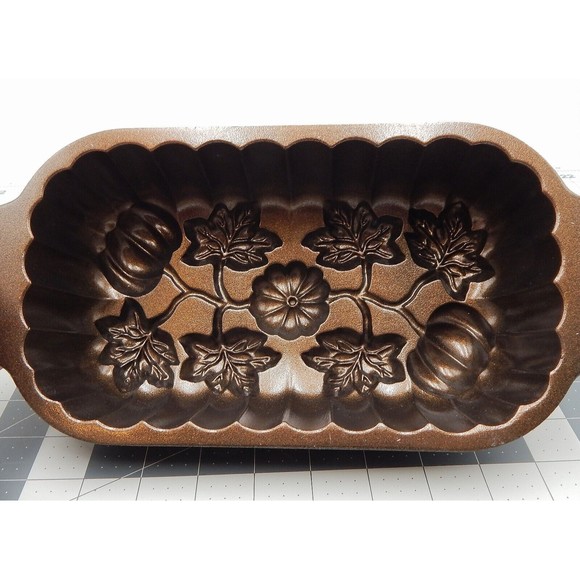Nordic Ware Pumpkin On The Vine Loaf Bread Pan 1 LB Harvest Leaves Made In USA - Picture 8 of 8